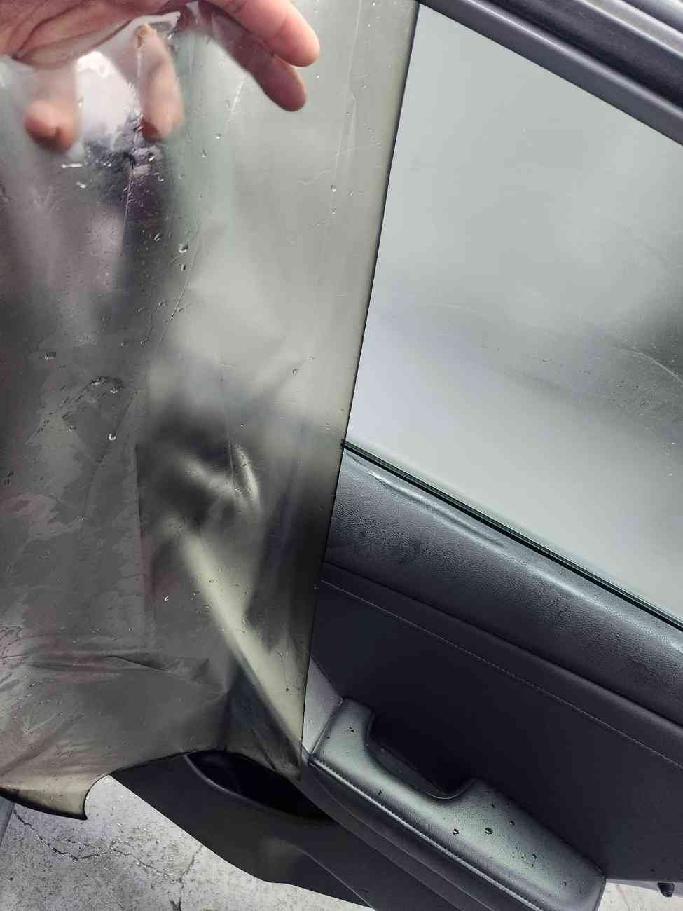 Quality and quick car window tinting services in Burbank by Mobile San Fernando Car Glass